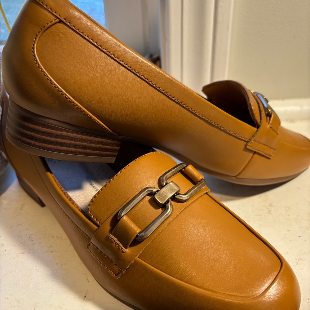 Clarks Women's Cognac Leather Slip-On Bit Loafers - Picture 6 of 6